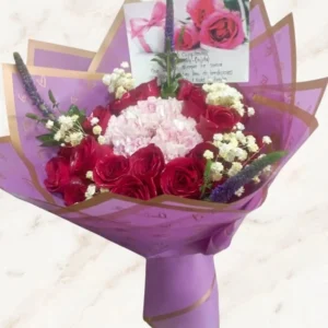 Bouquet Elegante de 12 Rosas Rojas y Hortensias Premium