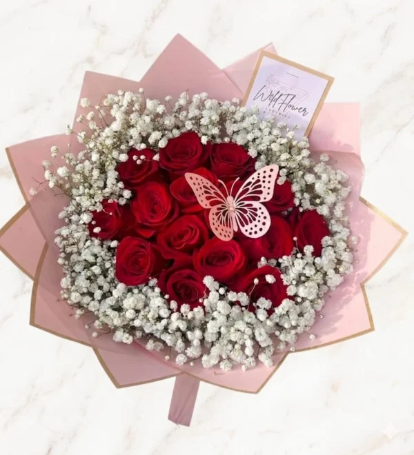 Bouquet Exclusivo de 16 Rosas Rojas con Diseño Arquitectónico Moderno